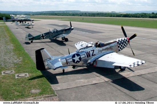 D-FMVS_HA-1112_Bf-109_und_D-FBBO_P-51D_472218_EDGE-17062011_H-Tikwe_03_W.jpg