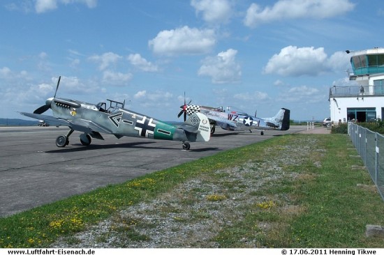 D-FMVS_HA-1112_Bf-109_und_D-FBBO_P-51D_472218_EDGE-17062011_H-Tikwe_02_W.jpg