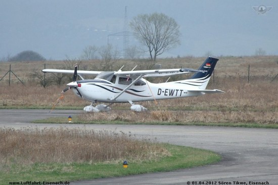 D-EWTT_C-182-TC-Skylane-TC_EDGE-01042012_S-Tikwe_01_W.jpg (83.07 KiB) 7875 mal betrachtet D-EWTT_C-182-TC-Skylane-TC_EDGE-01042012_S-Tikwe_01_W.jpg