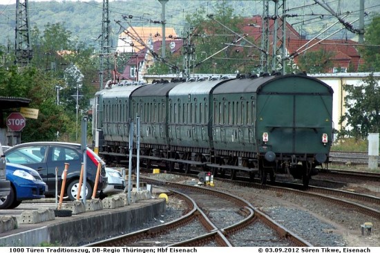 1000-Tueren-Zug_EA-Hbf-03092012_S-Tikwe_04_W.jpg