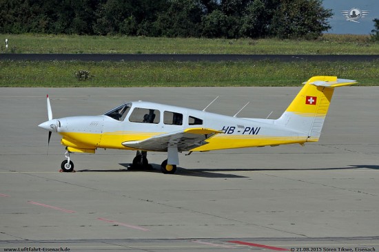 HB-PNI_PA-28RT-201T_Flugschule-Basel_EDDE-21082015_S-Tikwe_01_W.jpg