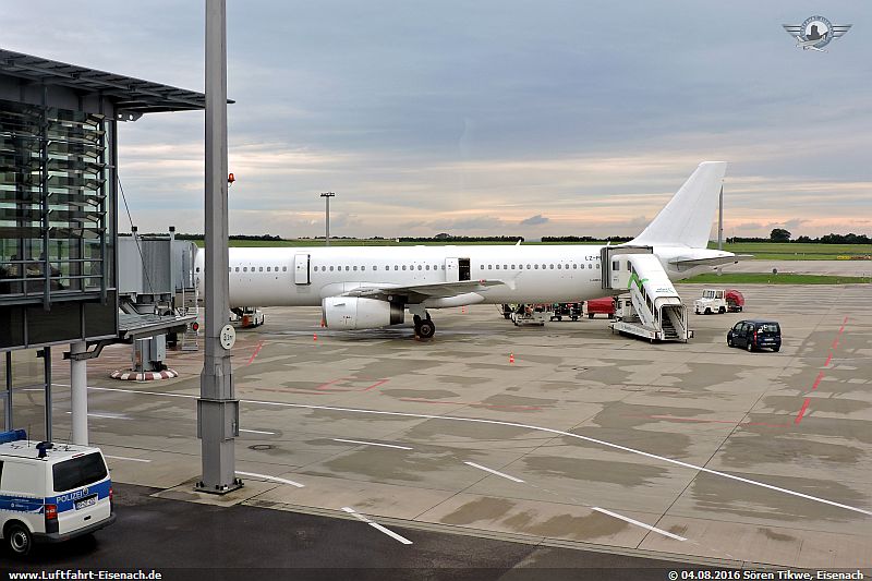 LZ-PMZ_A321-231_Air-Via_EDDE-04082016_S-Tikwe_03_W.jpg