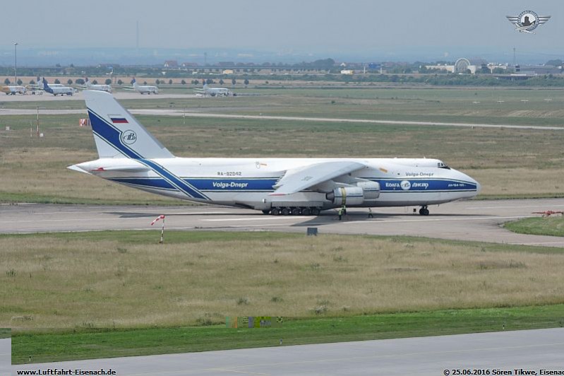 RA-82042_AN-124-100_VDA_LEJ-25062016_S-Tikwe_02_W.jpg