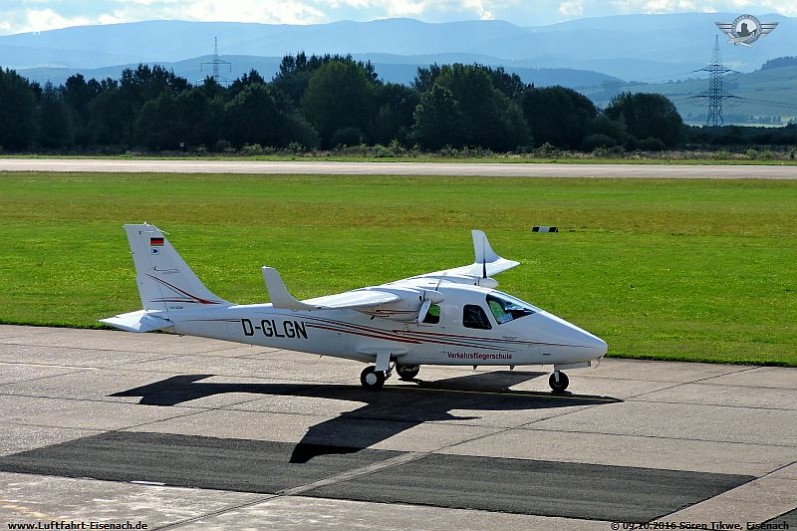 D-GLGN_Tecnam-P2006T_LGM_EDGE-09102016_S-Tikwe_02a_W.jpg (140.45 KiB) 11534 mal betrachtet D-GLGN_Tecnam-P2006T_LGM_EDGE-09102016_S-Tikwe_02a_W.jpg