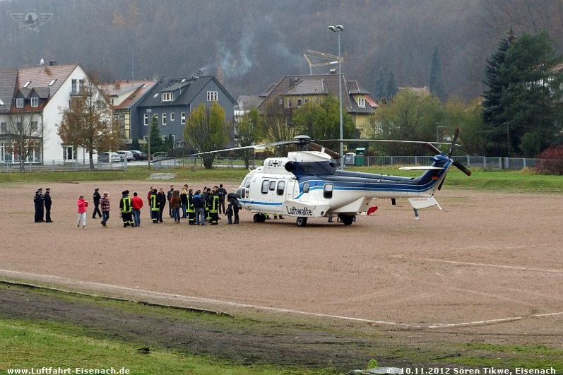 Merkel-Besuch-Menschen_WAK-Thal-10112012_S-Tikwe_02_W.jpg