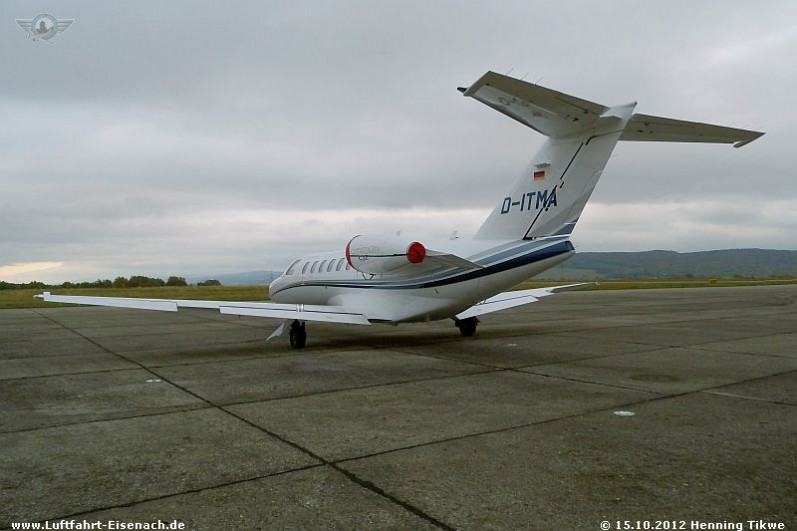 D-ITMA_Cessna-C525a-Citationjet-2plus_Triple-Alpha-Aviation_EDGE-15102012_04_W.jpg (55.99 KiB) 4259 mal betrachtet D-ITMA_Cessna-C525a-Citationjet-2plus_Triple-Alpha-Aviation_EDGE-15102012_04_W.jpg