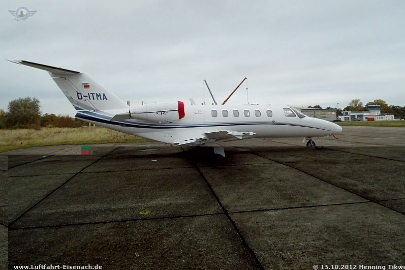 D-ITMA_Cessna-C525a-Citationjet-2plus_Triple-Alpha-Aviation_EDGE-15102012_14_W.jpg (83.09 KiB) 4250 mal betrachtet D-ITMA_Cessna-C525a-Citationjet-2plus_Triple-Alpha-Aviation_EDGE-15102012_14_W.jpg