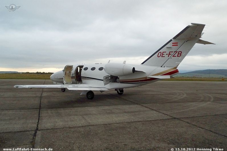 OE-FZB_Cessna-C-510-Mustang_GlobeAir_EDGE-15102012_H-Tikwe_11_W.jpg (71.8 KiB) 3954 mal betrachtet OE-FZB_Cessna-C-510-Mustang_GlobeAir_EDGE-15102012_H-Tikwe_11_W.jpg