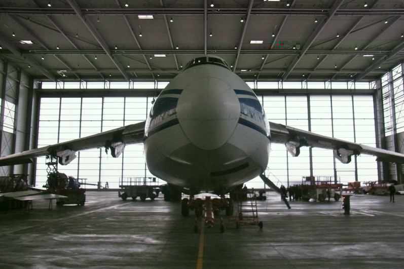 an124hangar_6.jpg