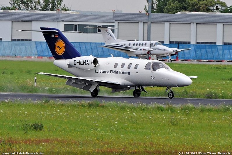 D-ILHA_Cessna-525A-CJ1_LH-FT_EDDE-211072017_S-Tikwe_01_W.jpg (114.27 KiB) 34844 mal betrachtet D-ILHA_Cessna-525A-CJ1_LH-FT_EDDE-211072017_S-Tikwe_01_W.jpg