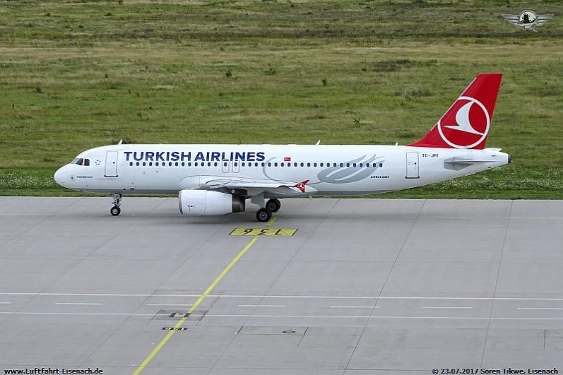 TC-JPI_A320-232_Turkish Airlines_LEJ-23072017_S-Tikwe_02_W.jpg