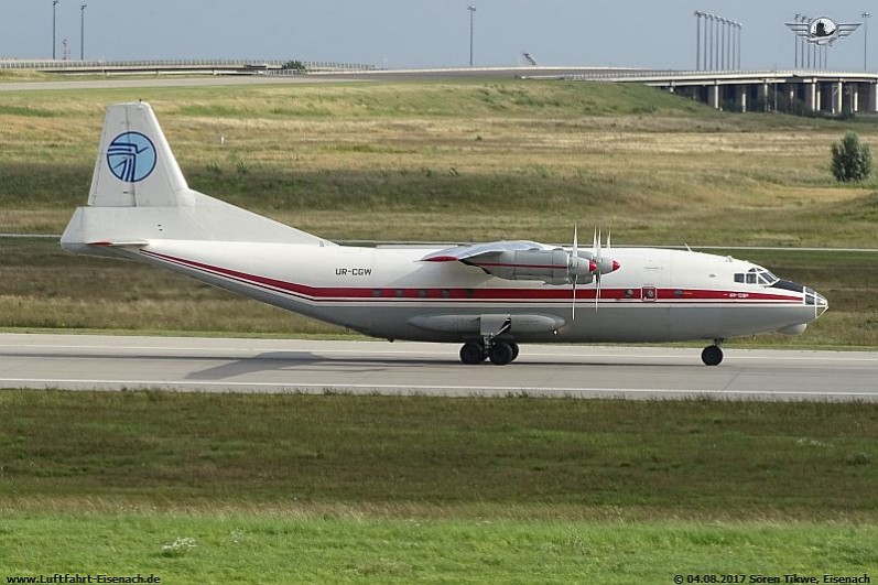 UR-CGW_AN-12BP_Ukraine-Air-Alliance_LEJ-04082017_S-Tikwe_10_W.jpg