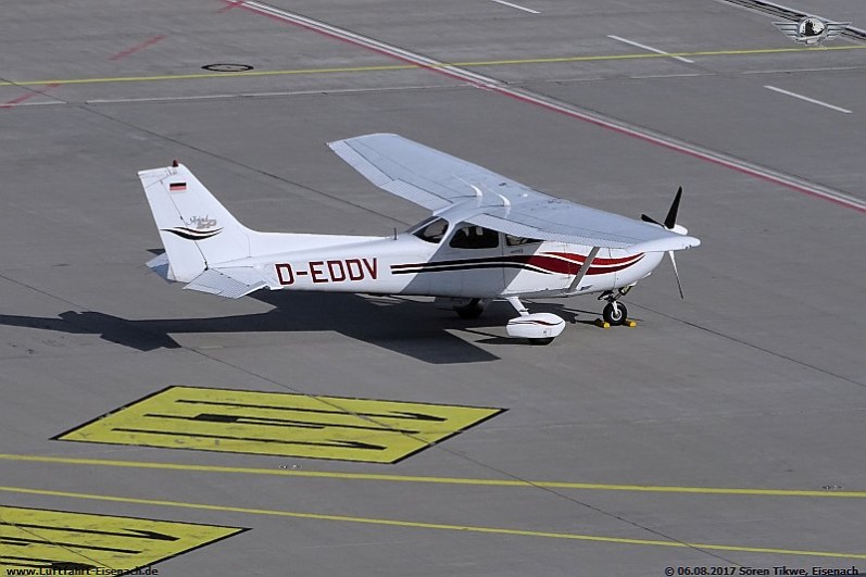 D-EDDV_C-172S-Skyhawk-2_LEJ-06082017_S-Tikwe_04_W.jpg