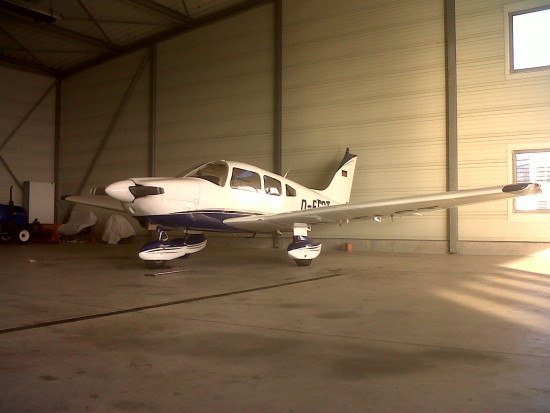 Piper PA-28-181 Archer II (D-ELCT).jpg